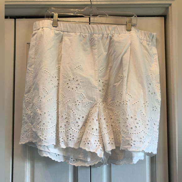 Eloquii Pants - Eloquii white eyelet cotton, high waist shorts with white lining, never worn, 20